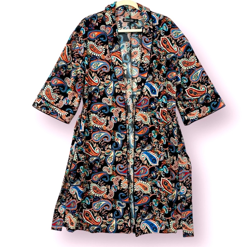 NY&Co Seventh Avenue paisley kimono w/ tie belt and pockets.